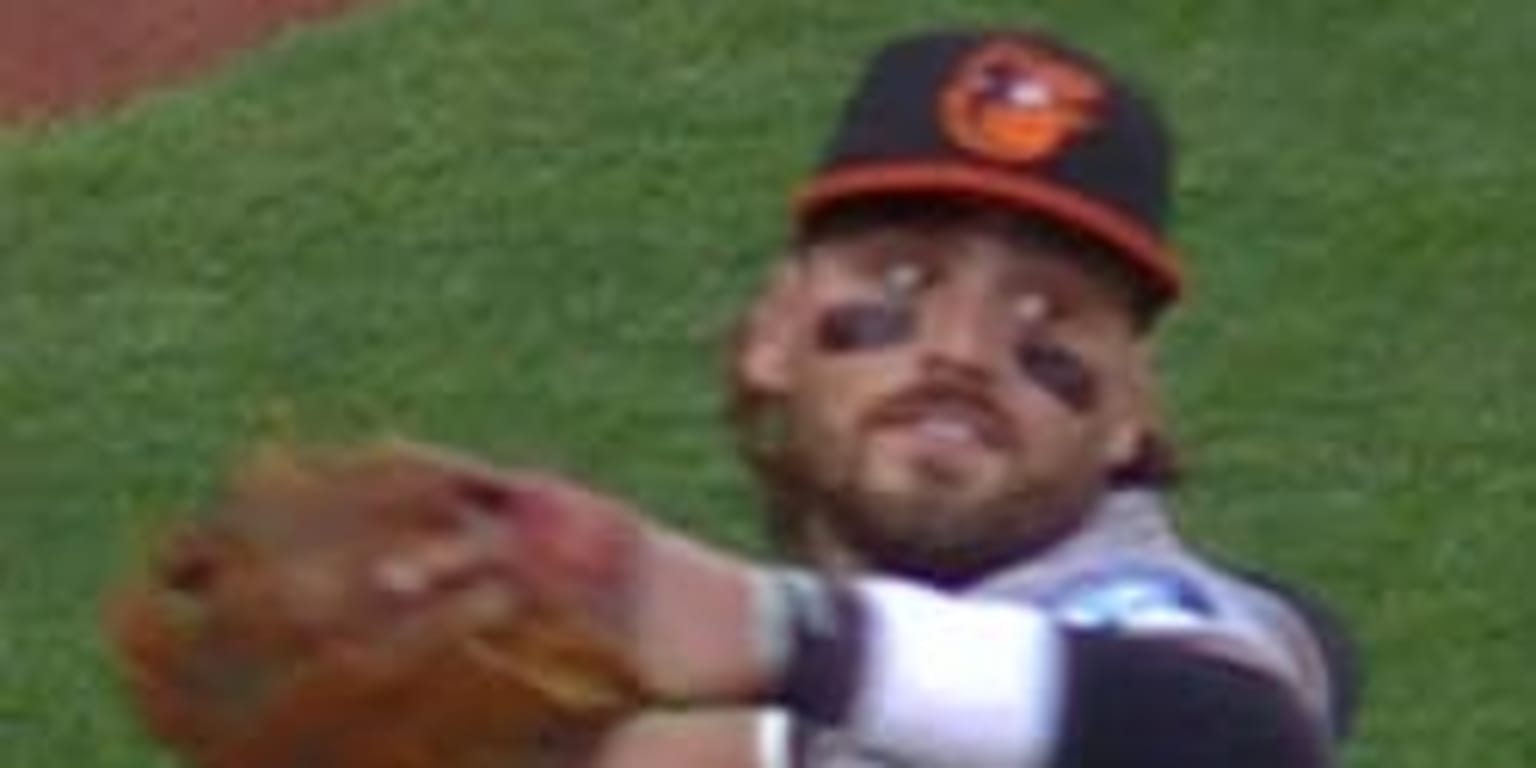 Blaze channels Brooks Robinson with highlight-reel diving play at third