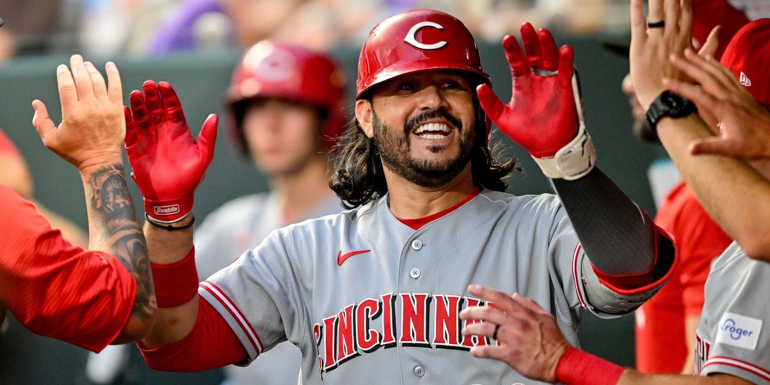 Suárez, Steer power Reds past Rockies behind Singer's gem
