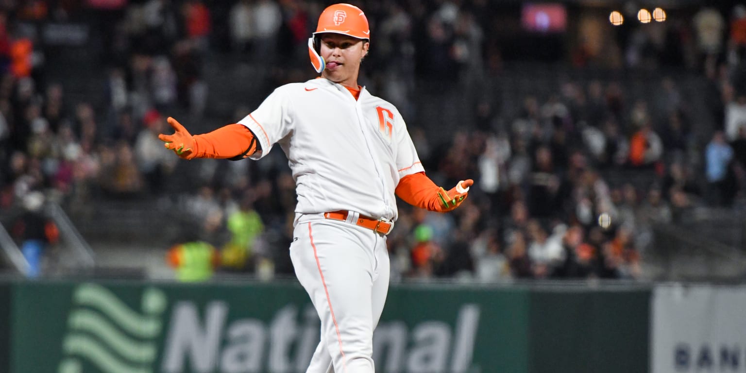 Logan Webb wears Warriors jersey to BP after losing bet Joc Pederson – NBC  Sports Bay Area & California