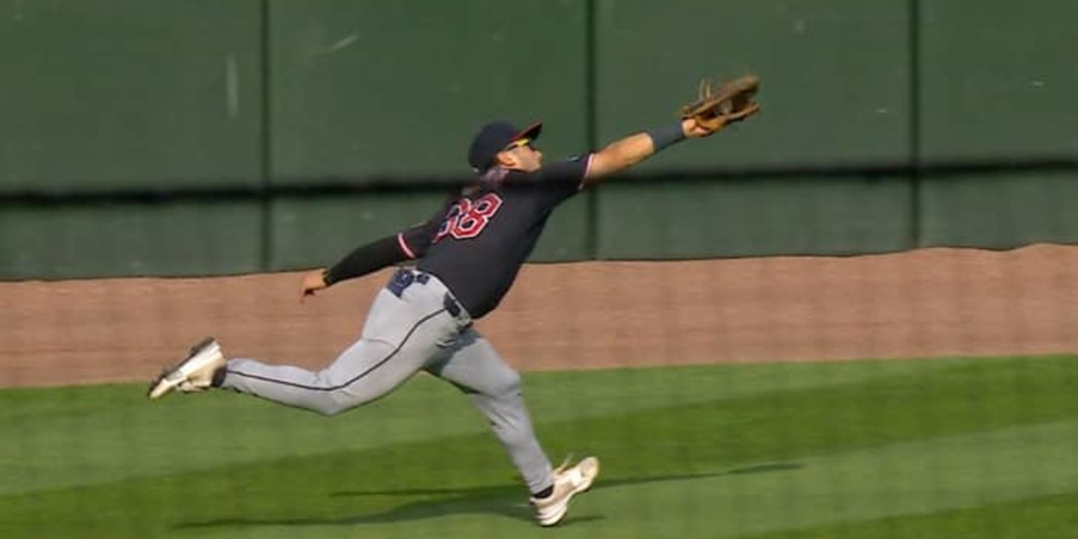 Kwan grabs sunglasses just in time for key play: 'This might be divine intervention'