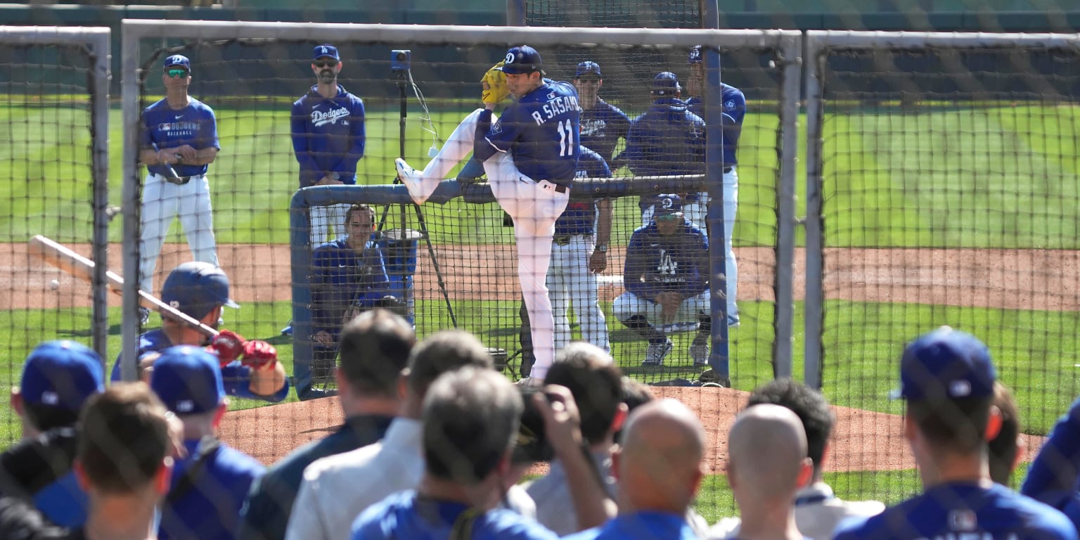 Roki Sasaki throws first live batting practice of 2025 spring