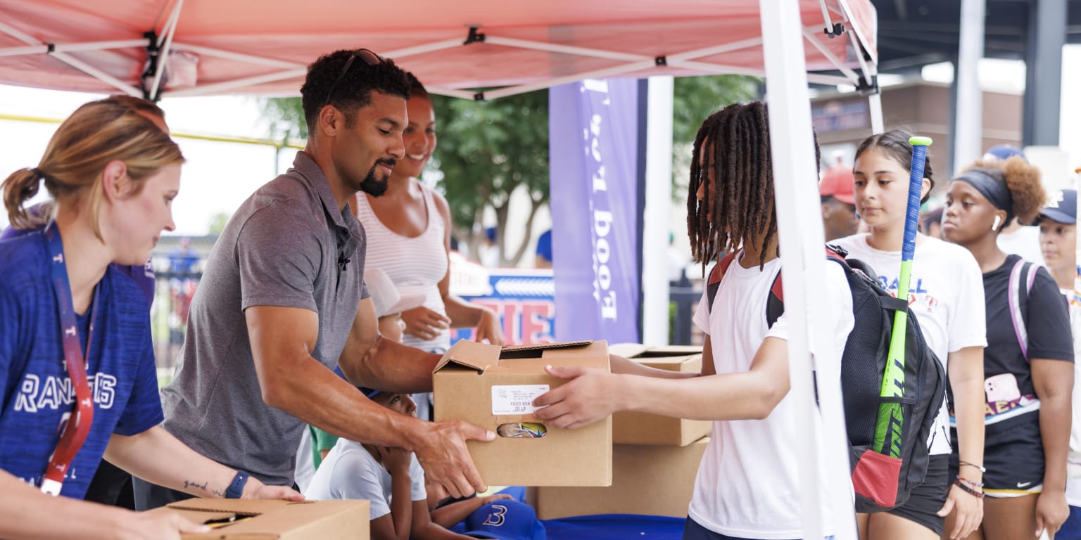 Marcus Semien's Food Donation at Youth Academy