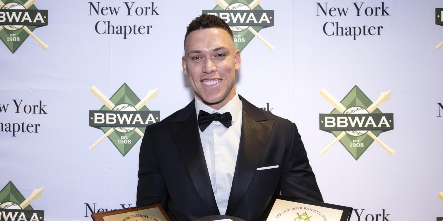 Aaron Judge collects awards at 2023 BBWAA dinner