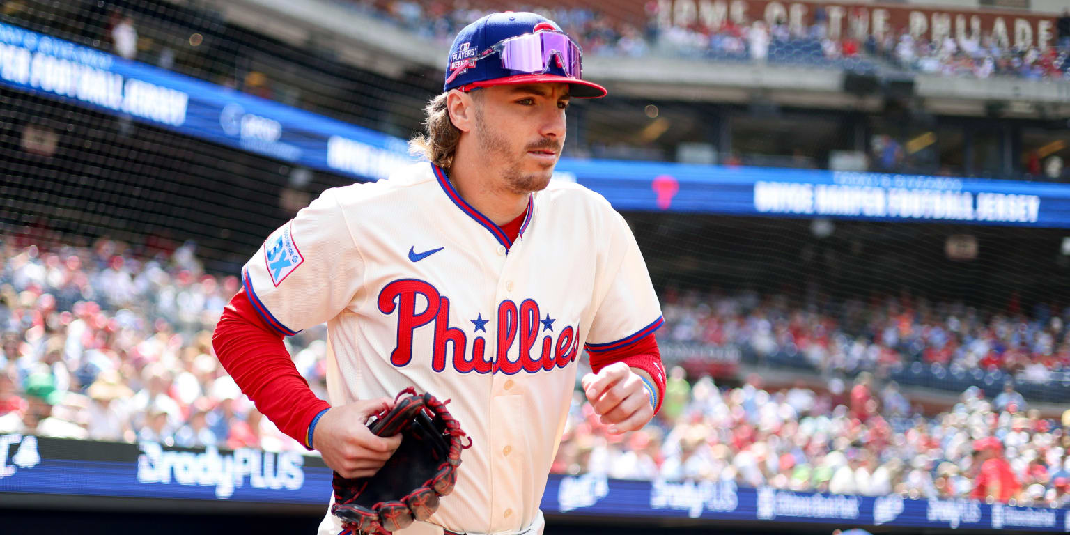 Stott exits in 8th inning after fouling pitch off right foot