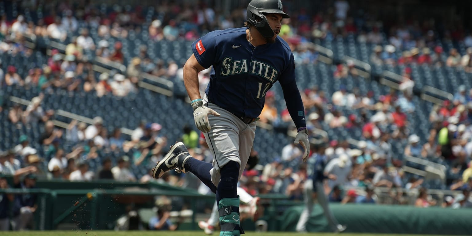 Naylor, Muñoz exit early in latest injury concerns for Mariners