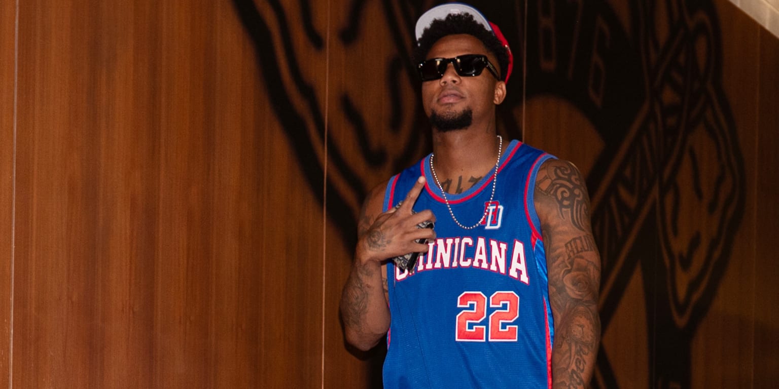 Acuña Jr. honors promise by rocking Soto jersey