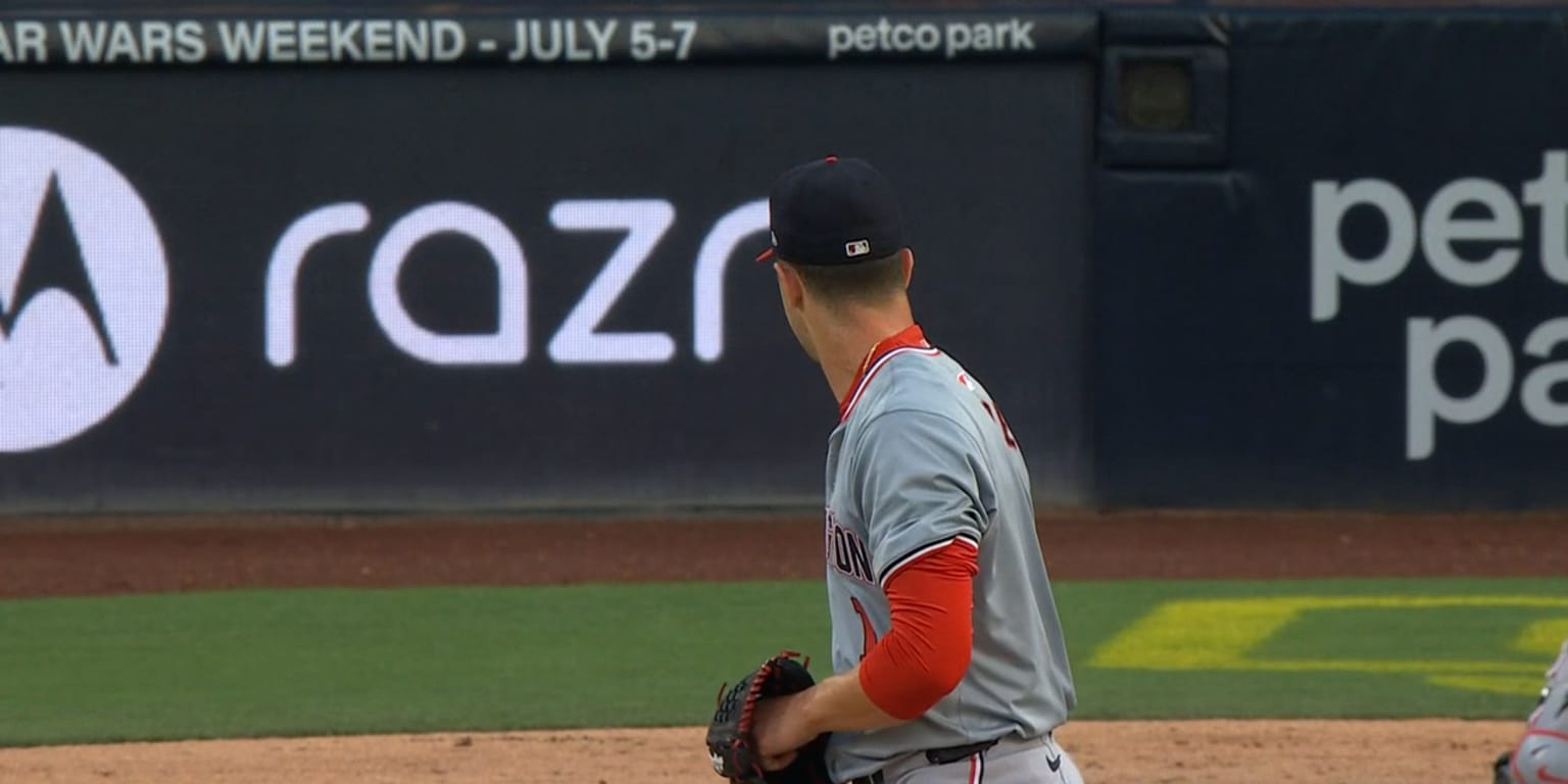Nacionales caen en Petco Park en juego marcado por trifulca