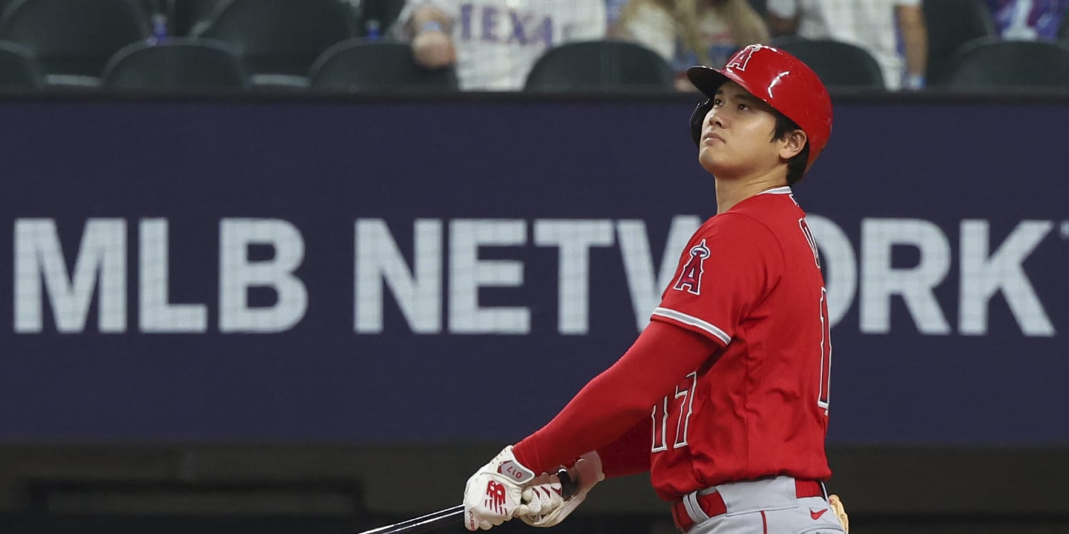 Shohei Ohtani crushes two-run homer over batter's eye