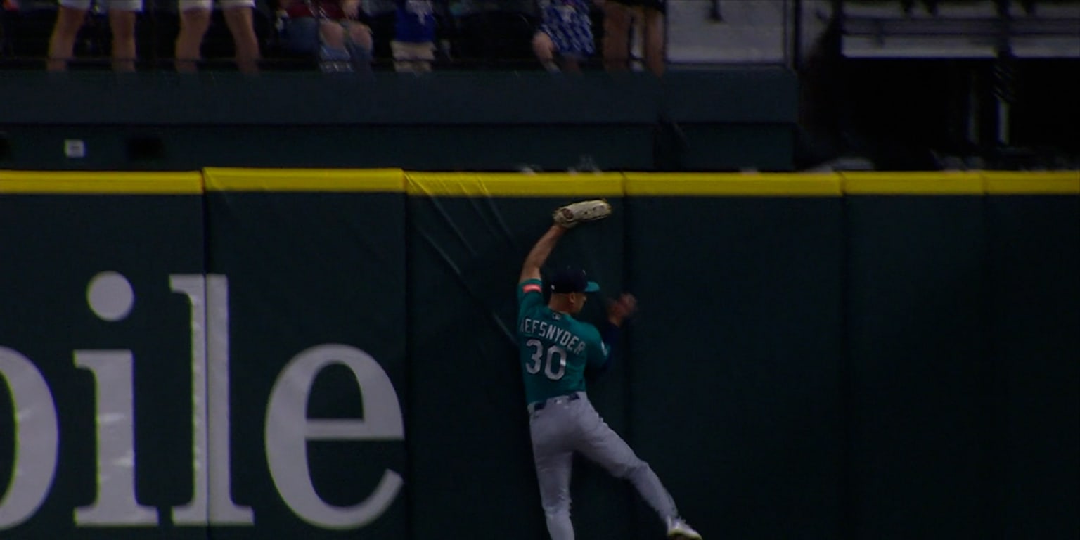 Refsnyder leaves everyone -- especially his pitcher -- stunned with this HR robbery
