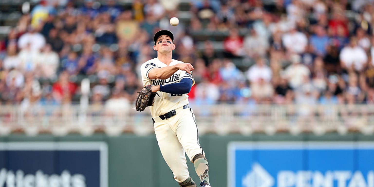 Lee set to move to 3rd with Twins' trio of options at shortstop