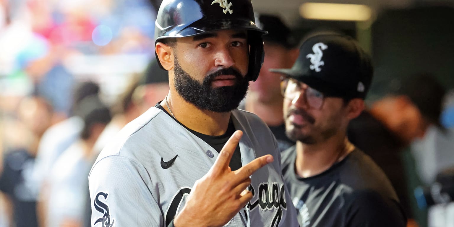 Phillies add veteran OF Hill in trade with White Sox 