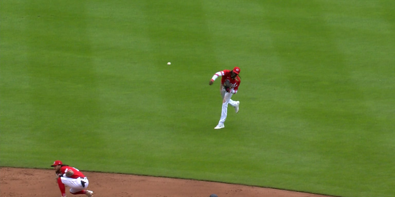 Elly De La Cruz breaks MLB record for fastest infield throw in