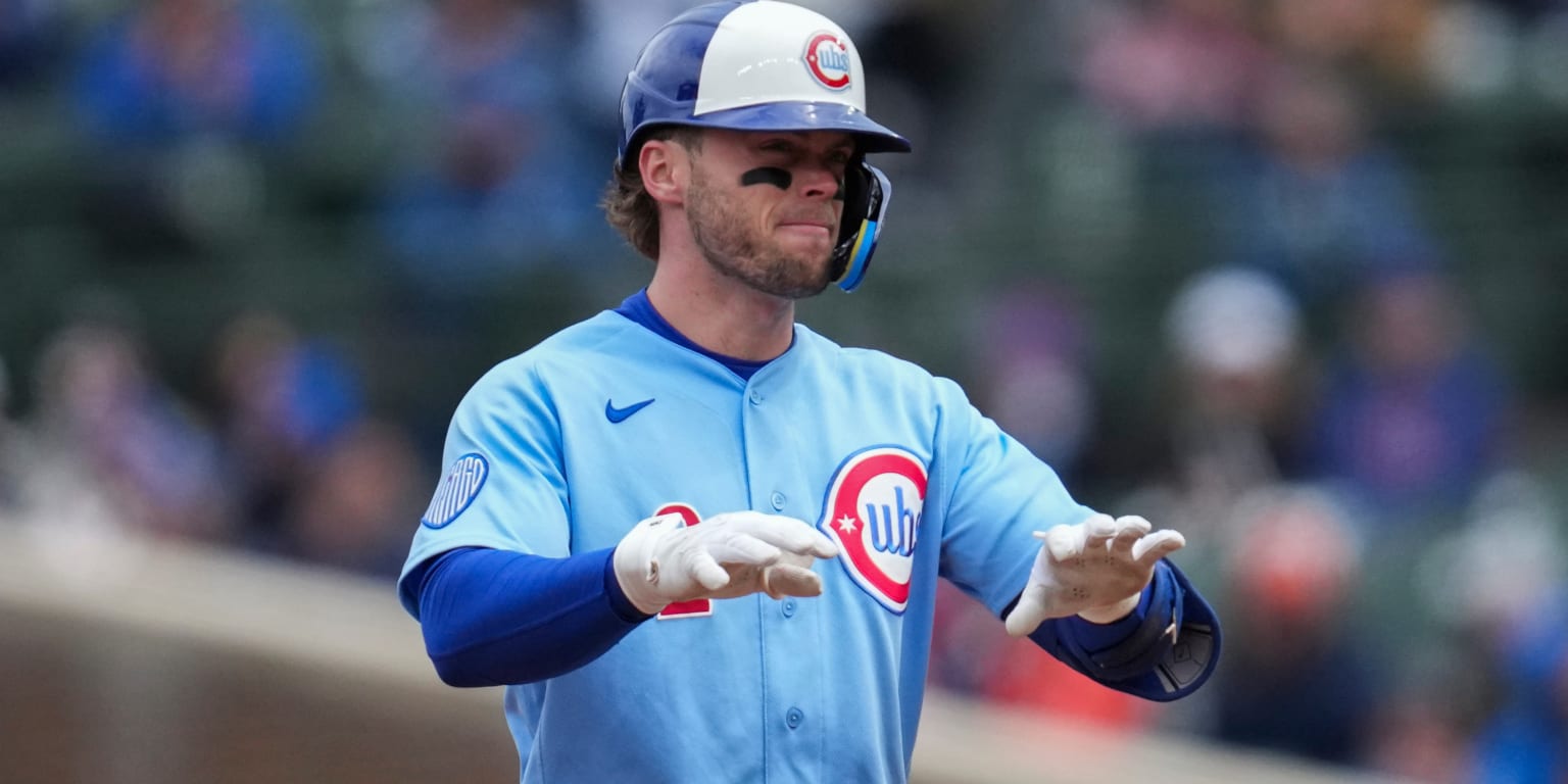 Hoerner exits for pinch-hitter in second with tightness in neck