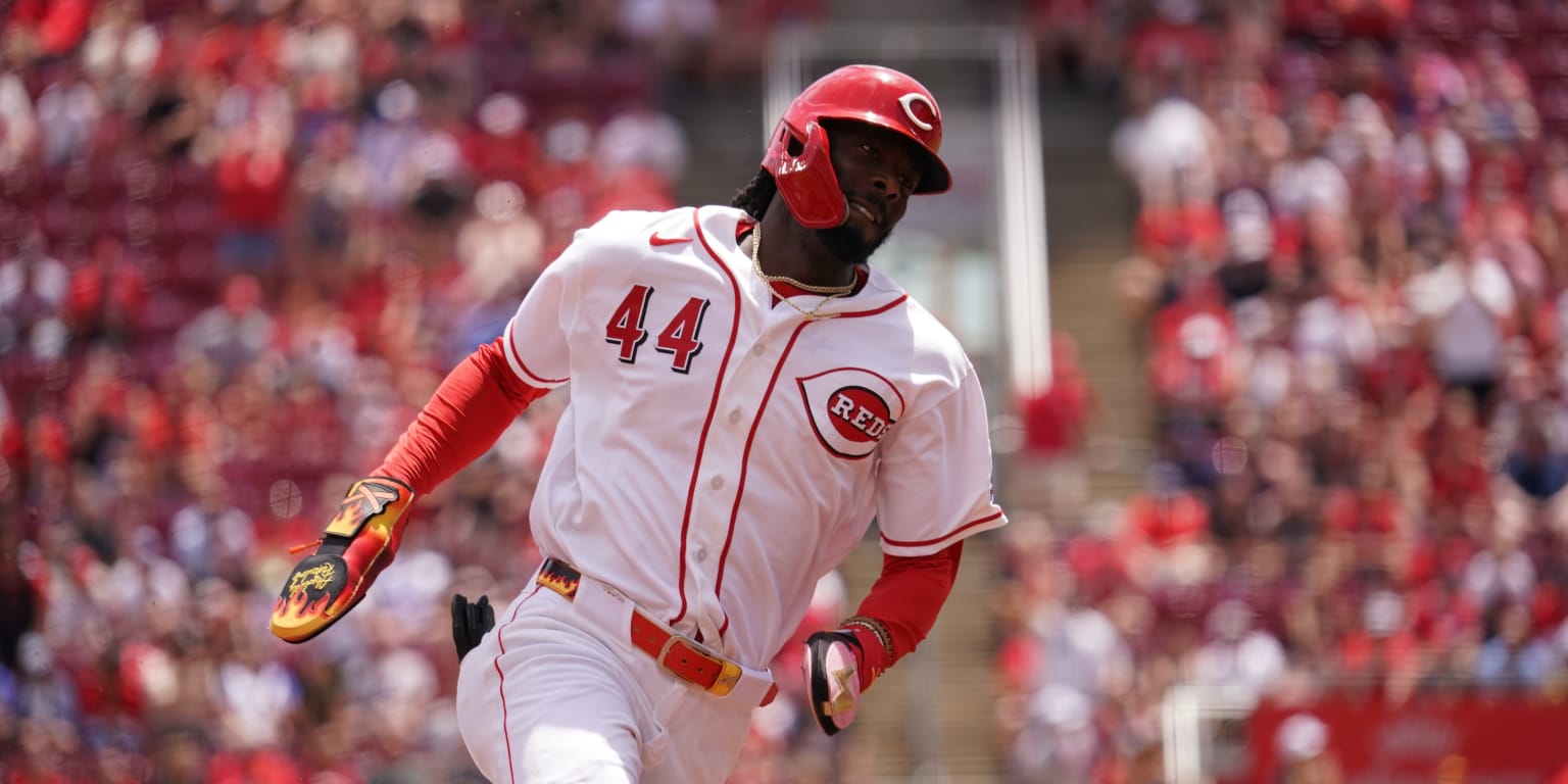 Elly leaves Sunday's game vs. Braves with right hamstring tightness