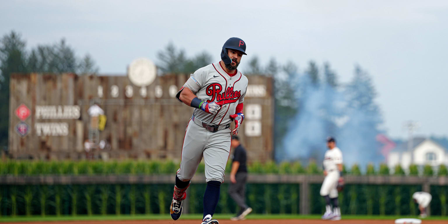 If you build it, Schwarbombs will come! Phils slugger blasts 2 HRs at Field of Dreams Game