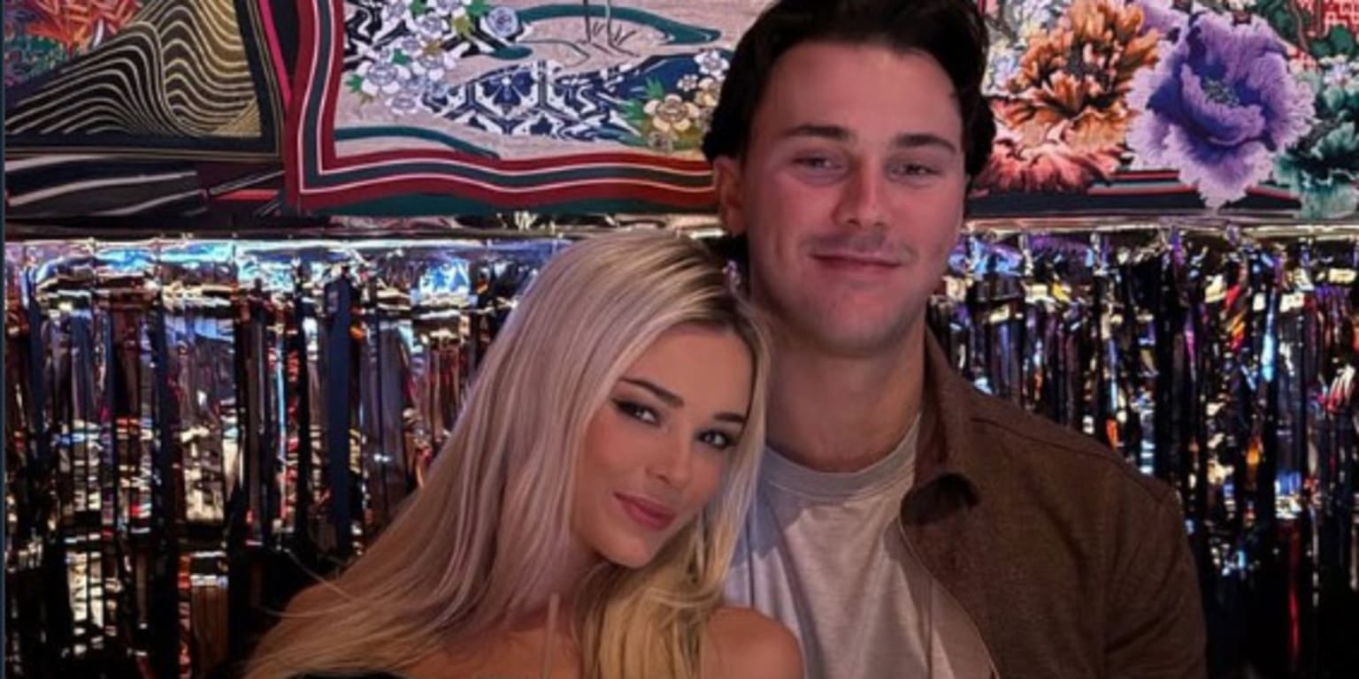 New year, new look for Skenes: Ace goes clean-shaven to start '26