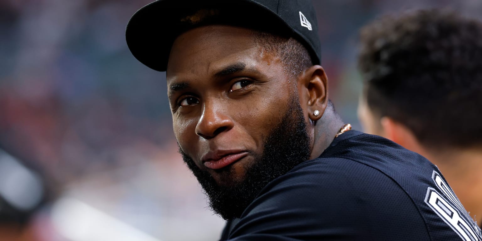 Mets acquire center fielder Luis Robert Jr. from White Sox