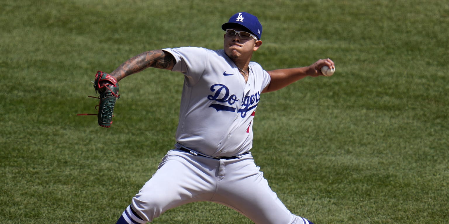 Julio Urías struggles in Dodgers' loss to Pirates