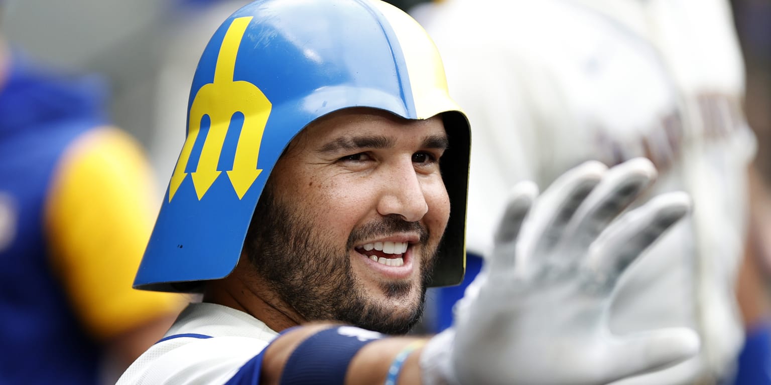 Eugenio Suarez bringing 'good vibes only' to spring training with the  Mariners