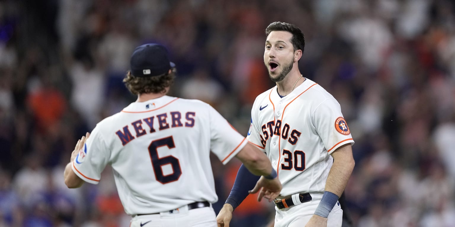 Tucker hits game-ending homer as Astros sweep Mariners 3-2