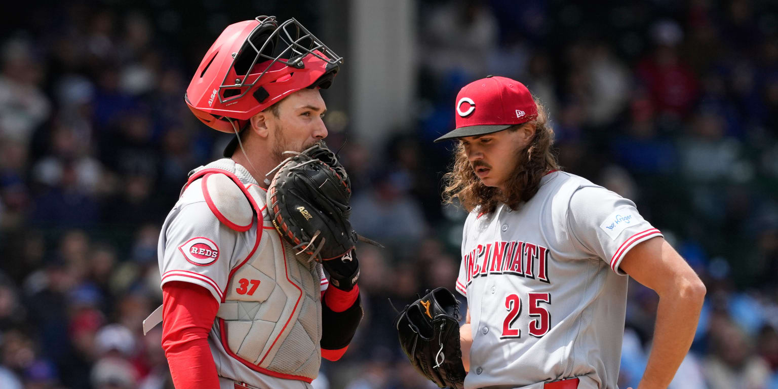 Lowder exits Reds-Cubs finale with right shoulder discomfort