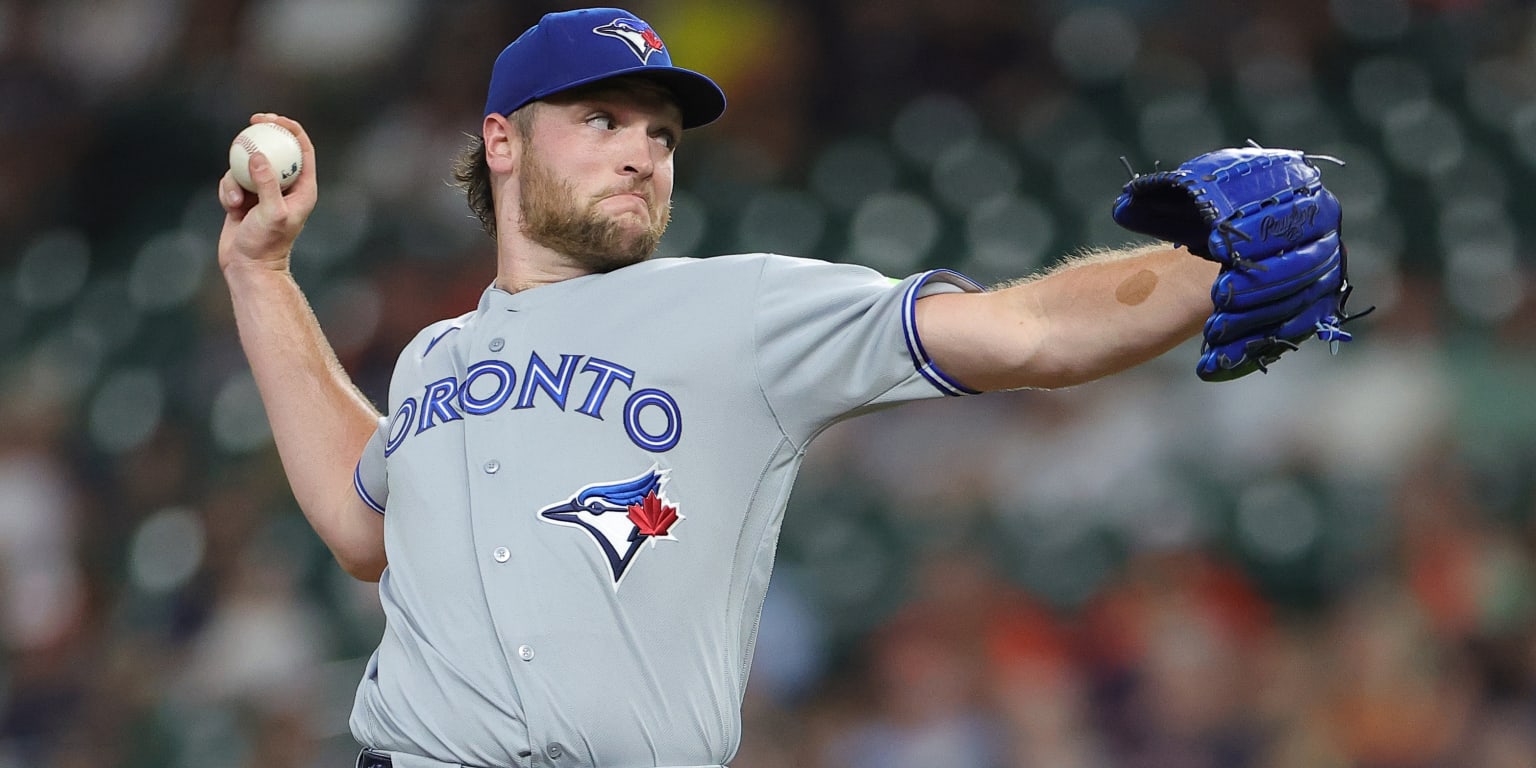 Yesavage has surgery on left knee, could still return this season