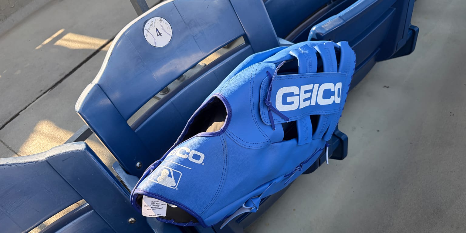 Fans at HR Derby given massive mitts to catch dingers