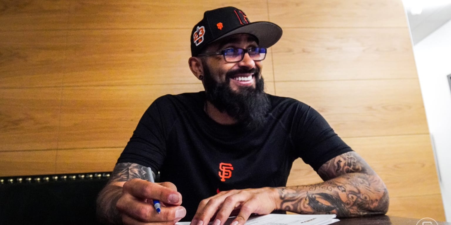 Sergio Romo makes FINAL MLB appearance! Walks off to HUGE ovation as he  retires as a Giant! 
