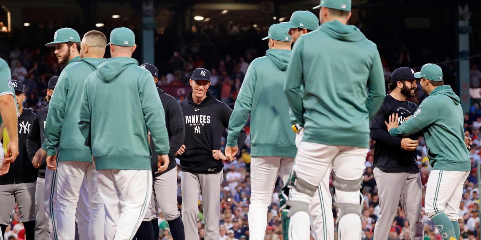 Yanks, Sox benches clear, warnings issued after Warren buzzes Willson