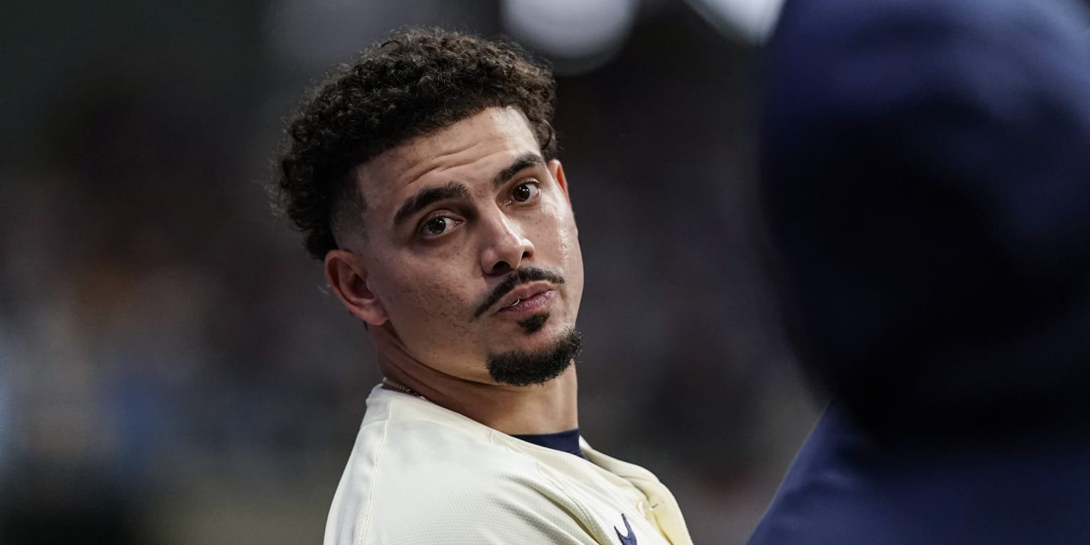 Willy Adames receives qualifying offer from Brewers