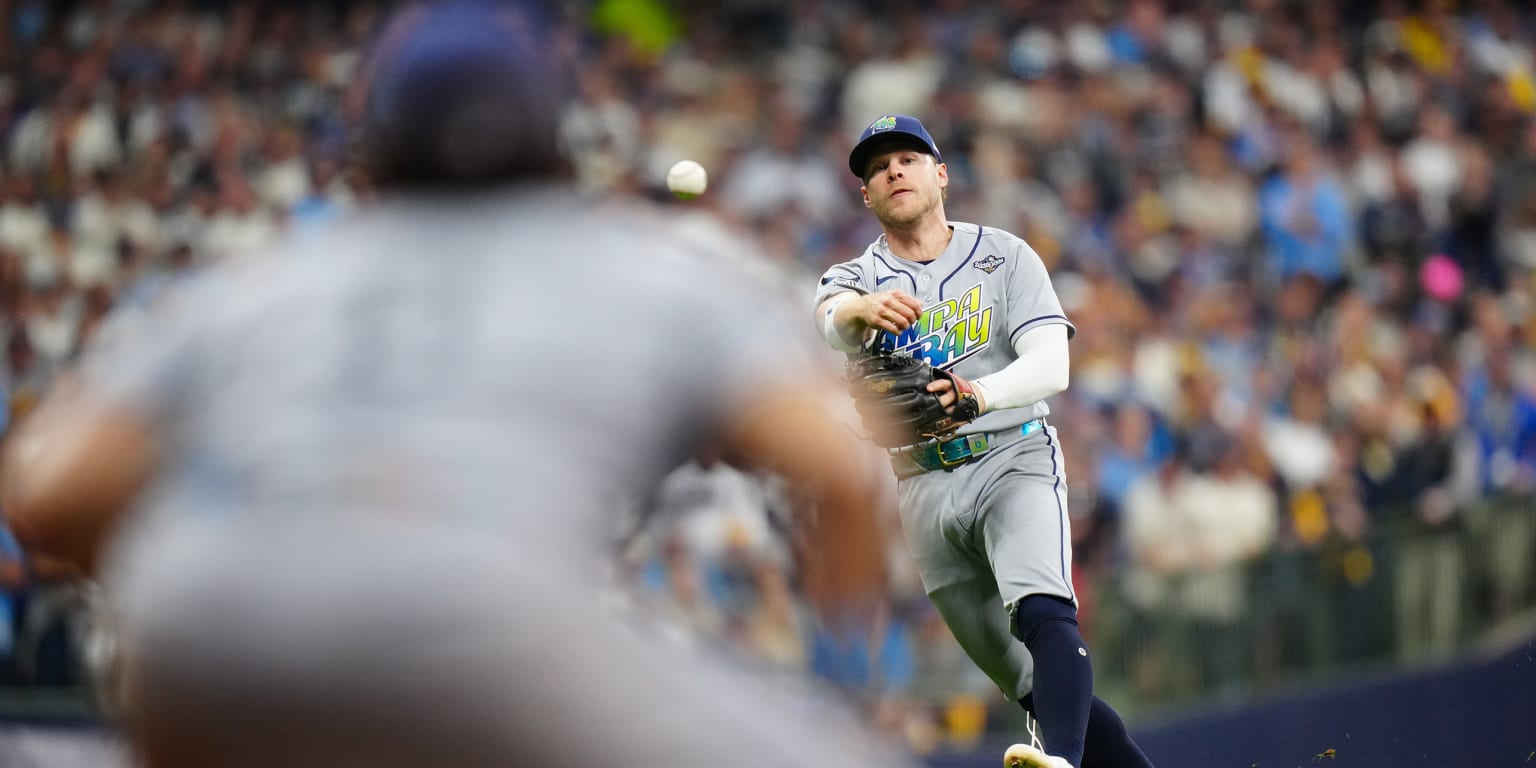 What makes Walls such a great shortstop? For one, 'he cheats' (kind of)