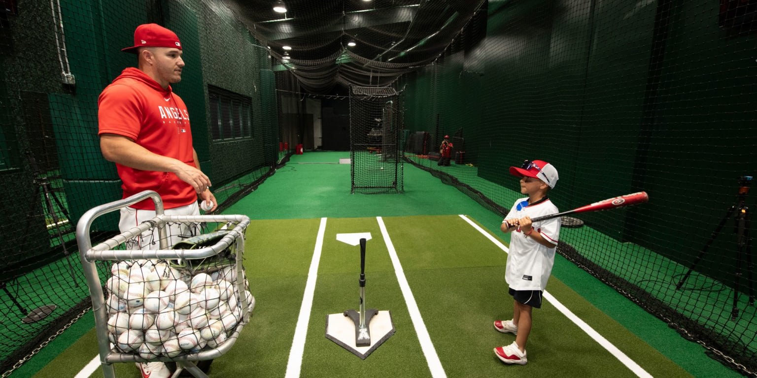 Mike Trout fulfills young Iowan cancer survivor's dream with Make-A-Wish  experience