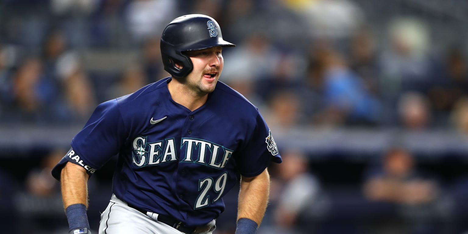 Cal Raleigh's first homer for Mariners at Camden Yards leaves the
