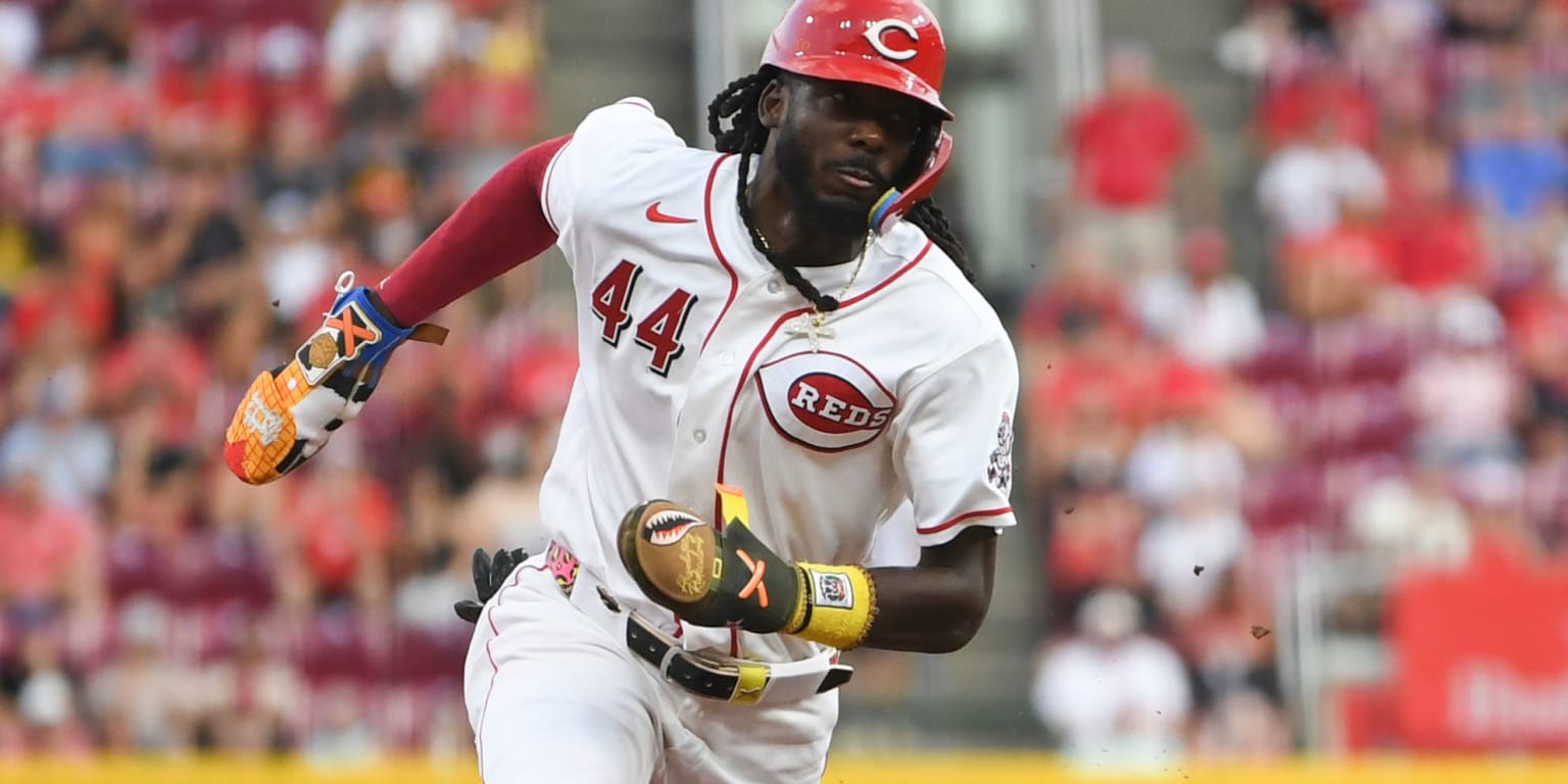 Elly caps 3-double night by scoring on walk-off fielder's choice
