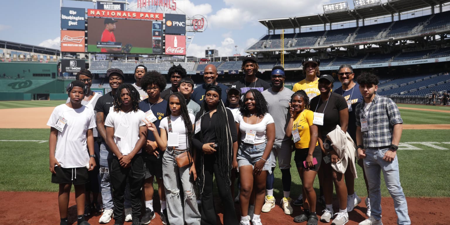 19 Milwaukee teens experience whirlwind day to watch Brewers in D.C.