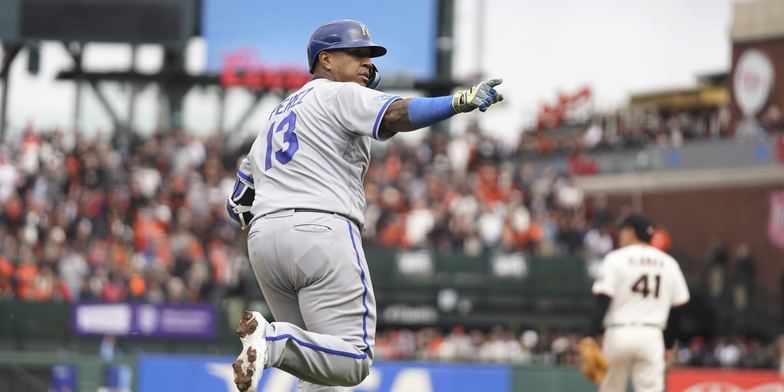 First home run Salvador Pérez leads the Royals to victory over the Giants