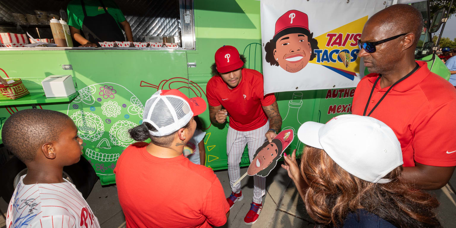 Arizona Diamondbacks pitcher Taijuan Walker hands out free tacos