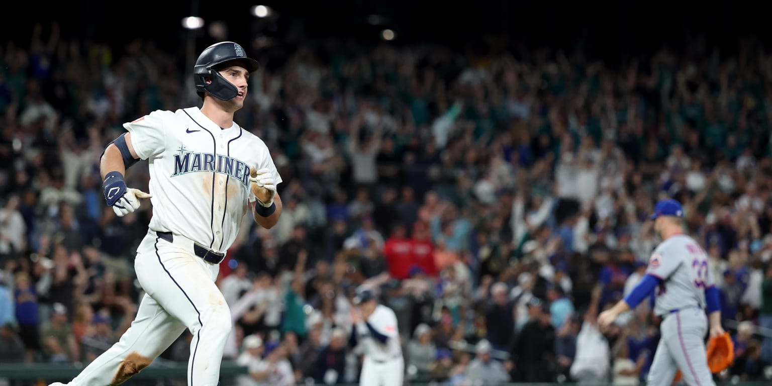 Mariners stretch winning streak to 7 on Young's walk-off single