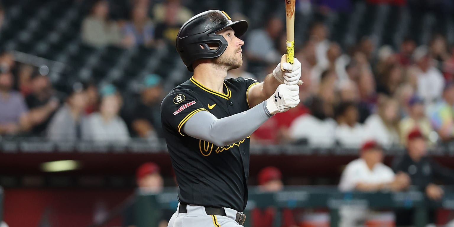 Lowe clubs 1st-inning homer on 2nd straight day in Bucs' comeback win