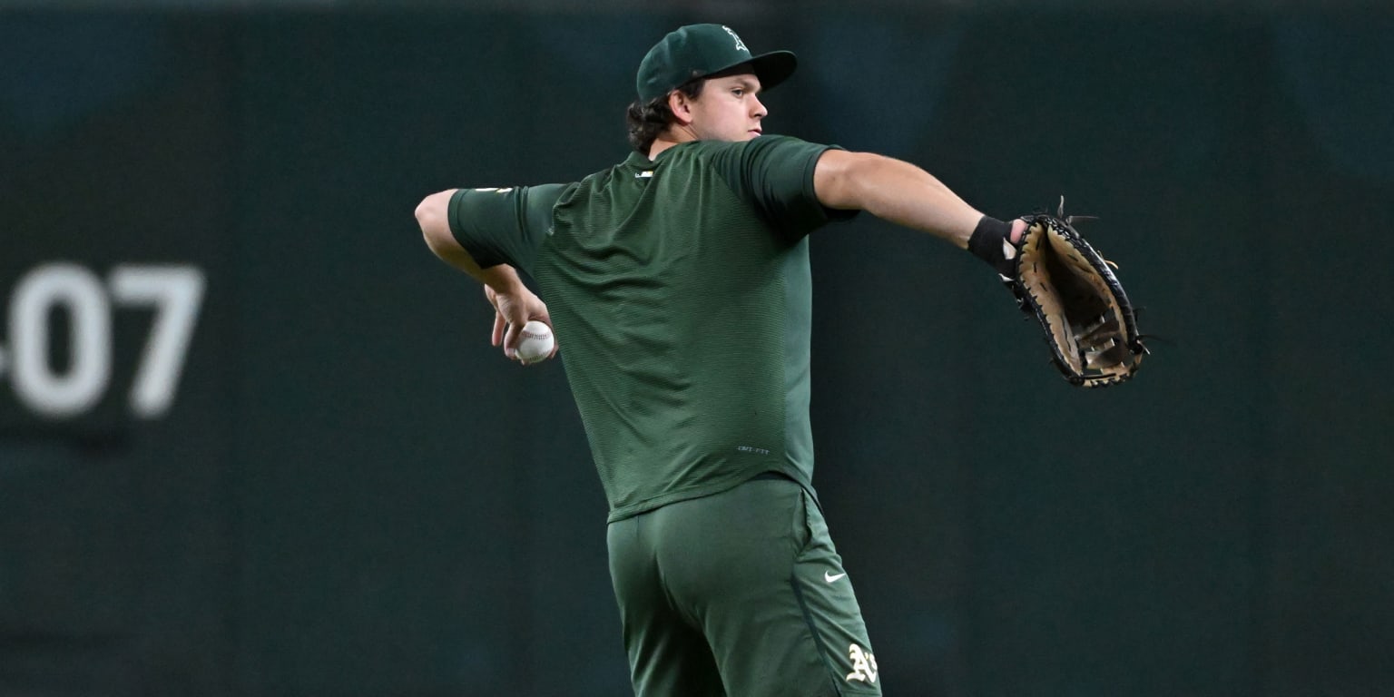 A's reinstate Kurtz from IL, option Muncy