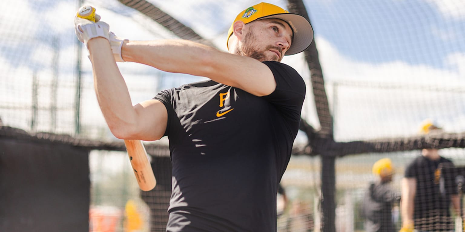 Lowe brings power, veteran know-how to first camp with upstart Bucs