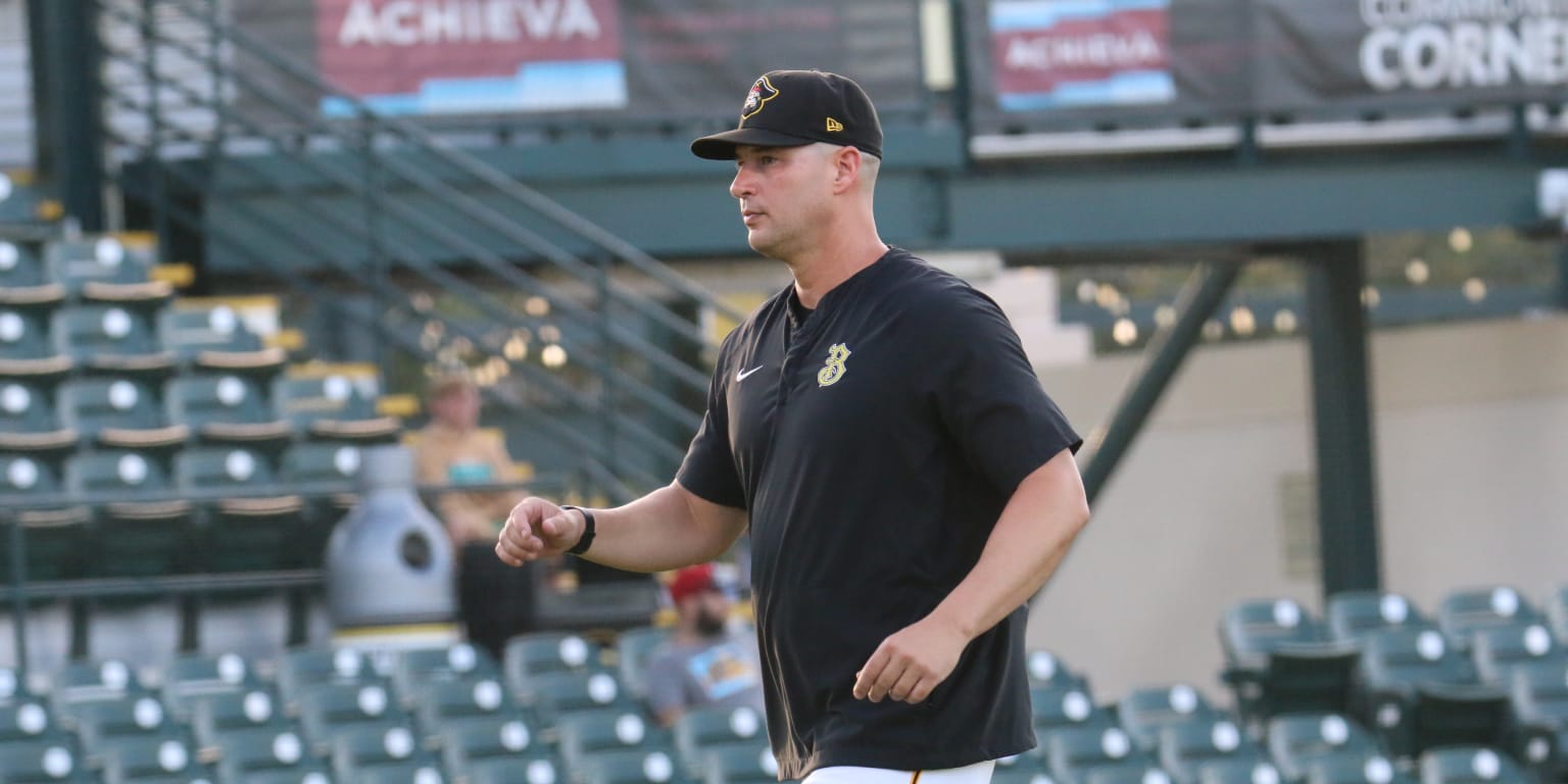 Pirates' Bradenton hurlers learning ABC's of pitching in book club