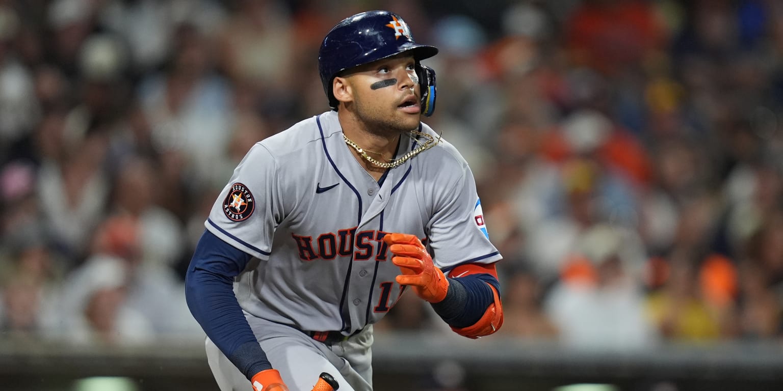 Smith hits 2 homers, both off southpaws, to power Astros' win