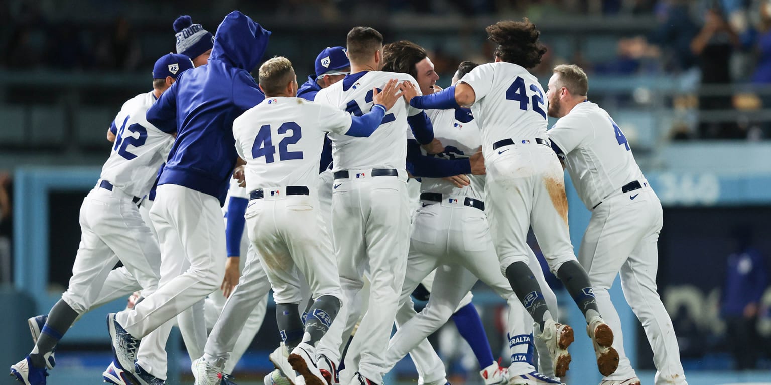 Dodgers celebrate Jackie's day with walk-off victory thumbnail