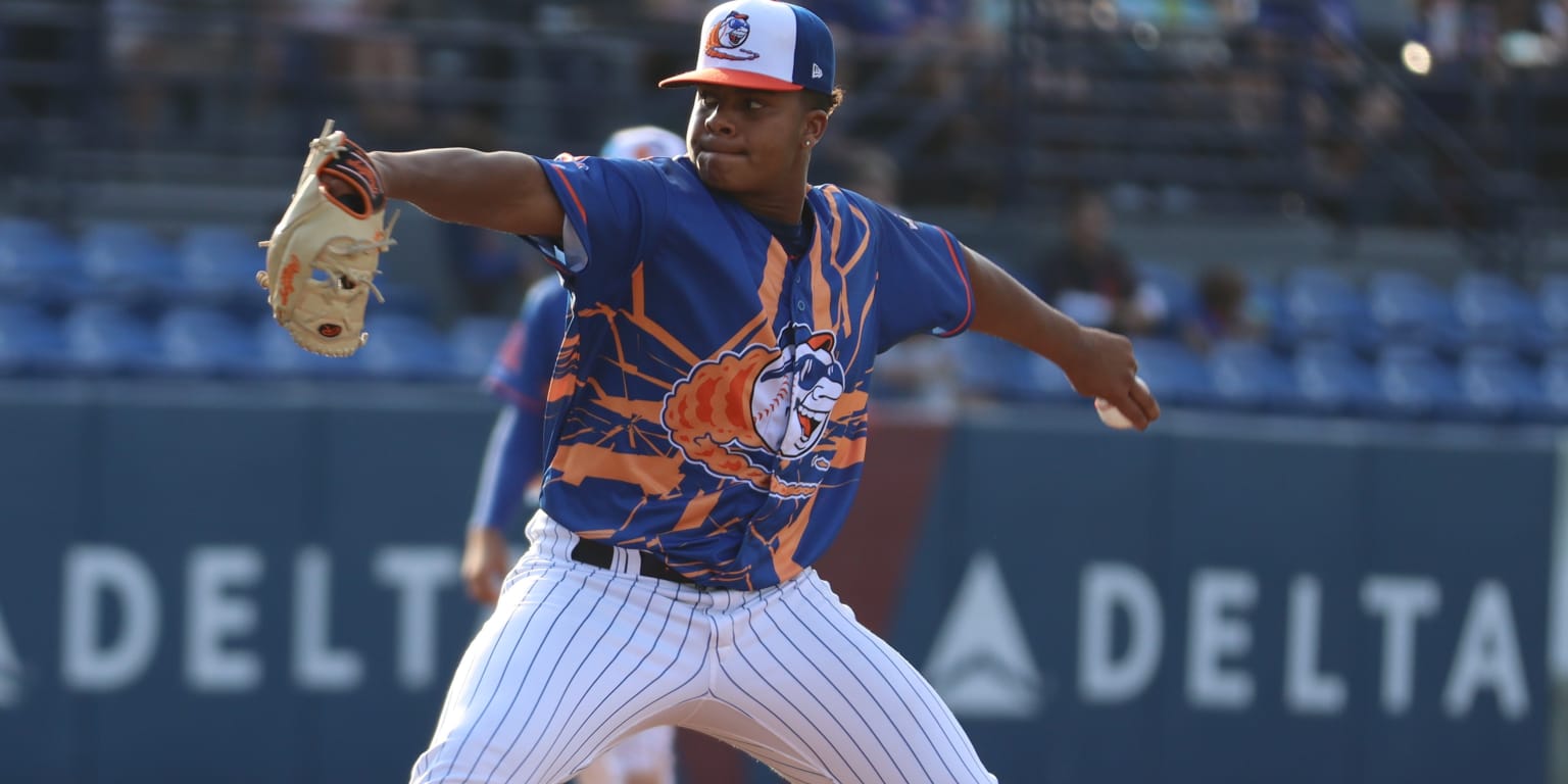 Guardians acquire pitching prospect Gomez from Mets for international bonus pool money