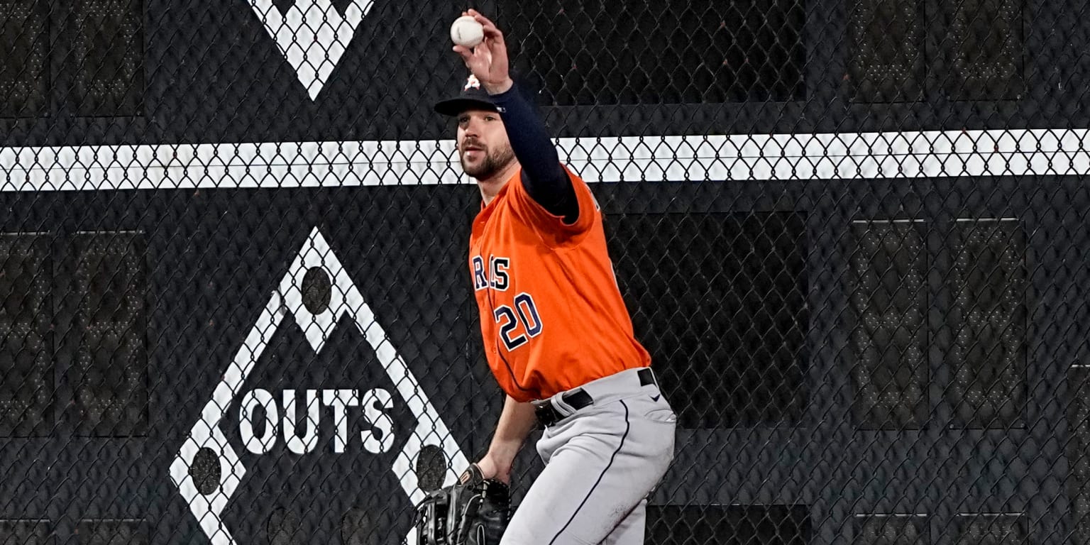 Chas McCormick's INSANE catch to preserve the win for the Astros in World  Series Game 5!! 