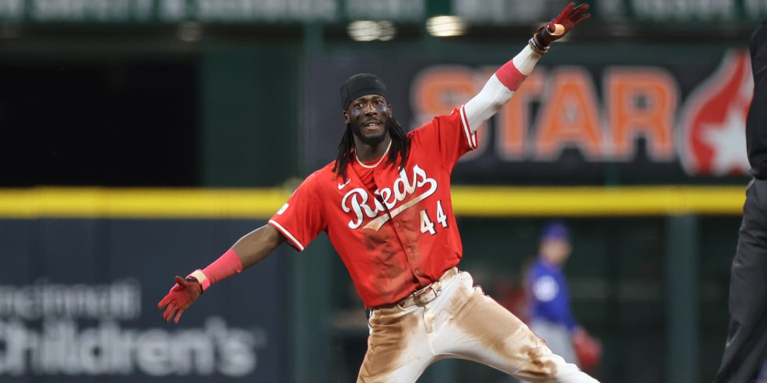 Reds win fourth straight game, gain on Mets in Wild Card chase
