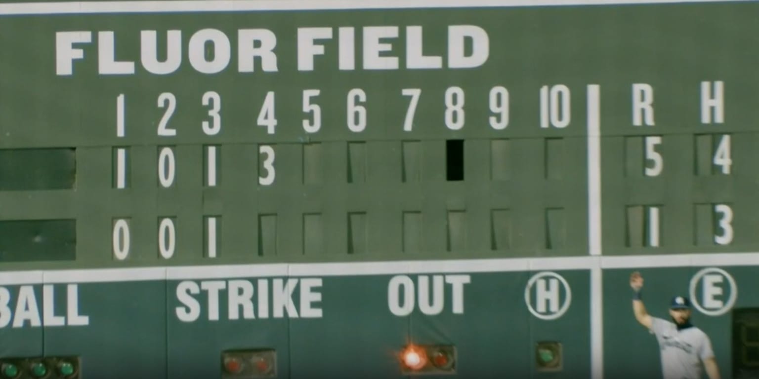 Red Sox prospect rips double THROUGH Fenway-esque scoreboard