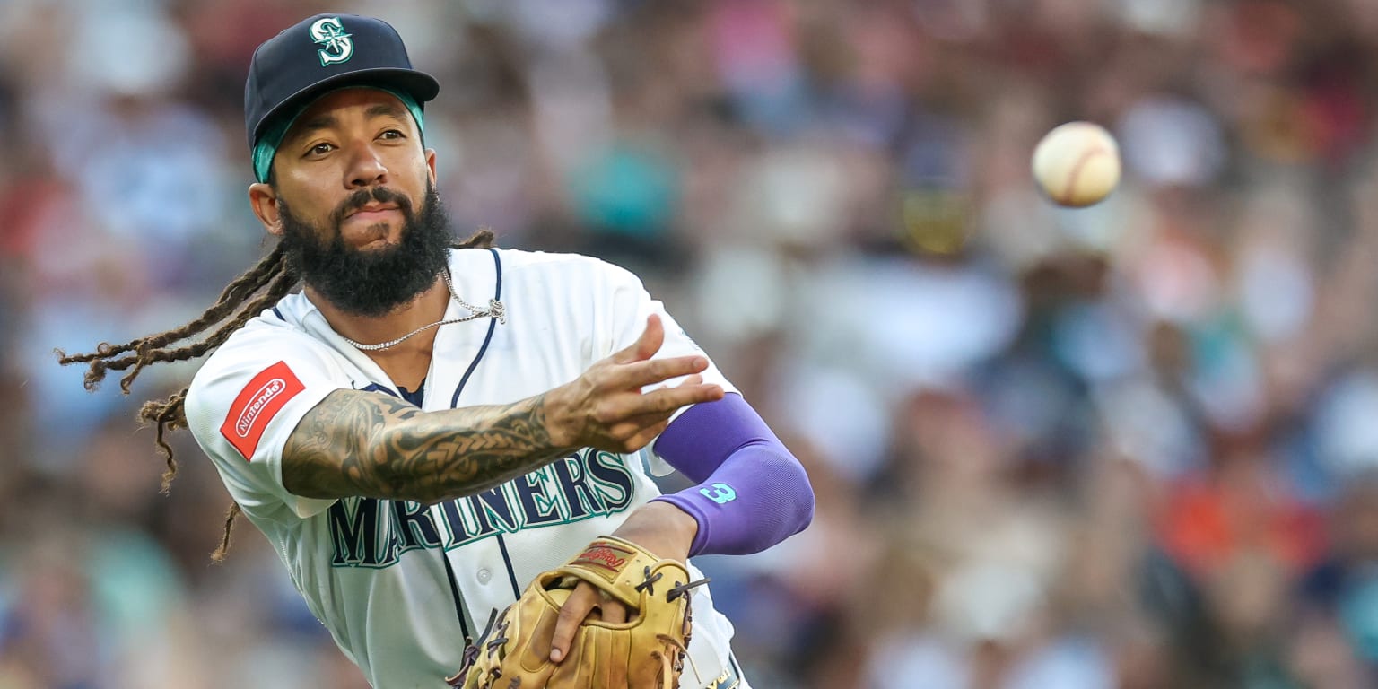 Crawford activated from IL, starting at 3B vs. Phillies