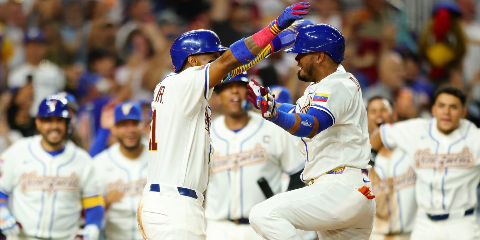 Arraez's surprise pop (2 HRs!) sets Classic mark in Venezuela's romp over Israel